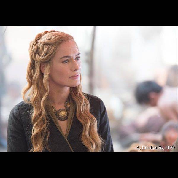 Os tons de rosa bem discretos também aparecem nas maquiagens de Cersei, personagem da atriz Lena Headey (Foto: Divulgação HBO)